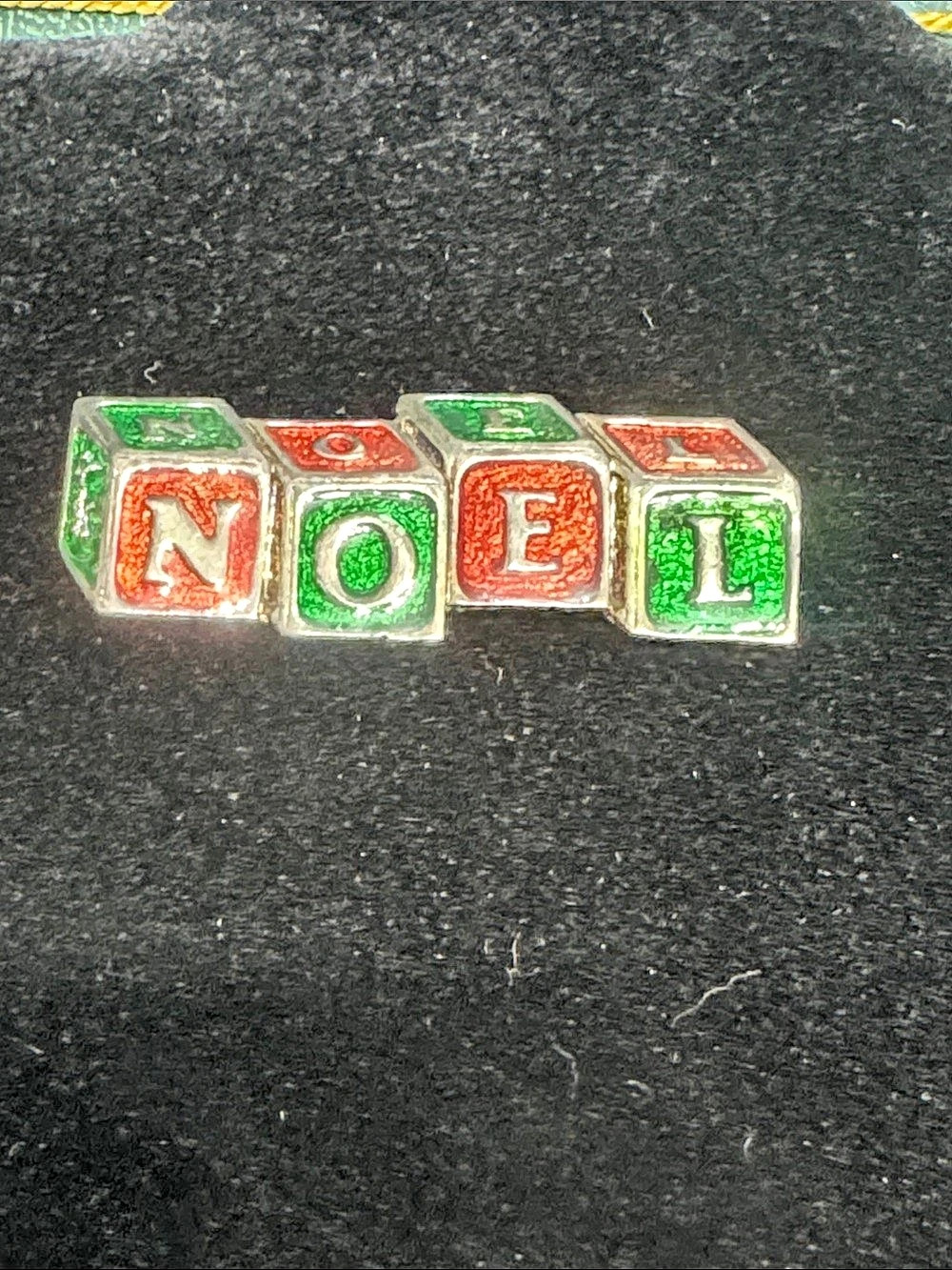Novelty NOEL Brooch Green & Red Like New